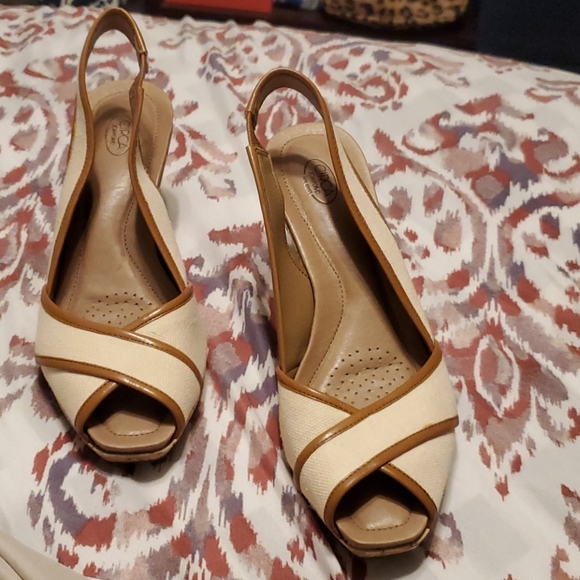 Joan & David Shoes - Circa Joan & David Wedge Sandals EUC